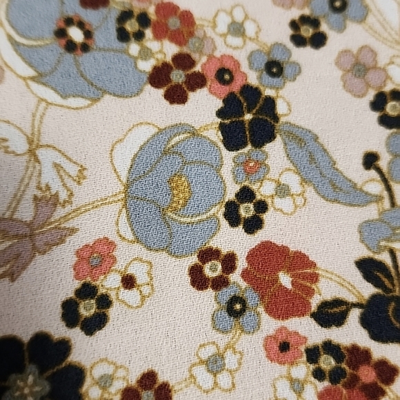 Lauren Conrad Long Sleeves Floral Blouse / Size M - Picture 13 of 13